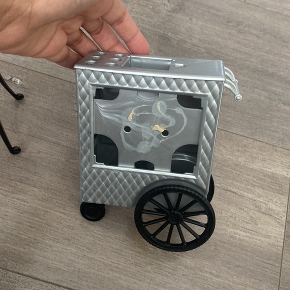 Bundle of 2pc Barbie Accessories - Picture 2 of 2